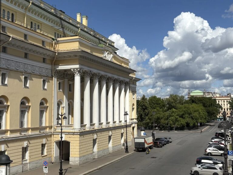 Театральный музей на улице Росси в Петербурге: идеально для театралов